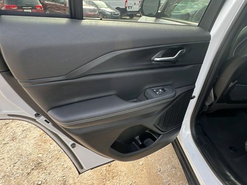 Used 2024 Jeep Grand Cherokee Laredo X image 23