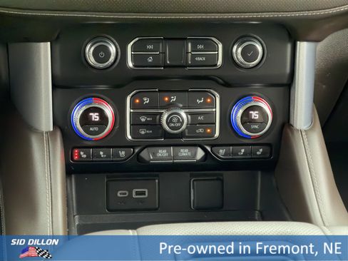 Used 2024 GMC Yukon SLT w/ SLT Premium Package image 8