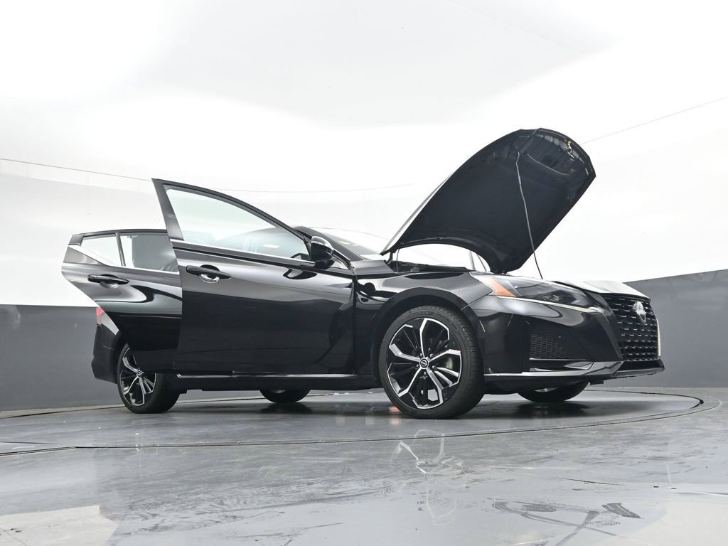 Certified 2025 Nissan Altima 2.5 SR FWD image 44