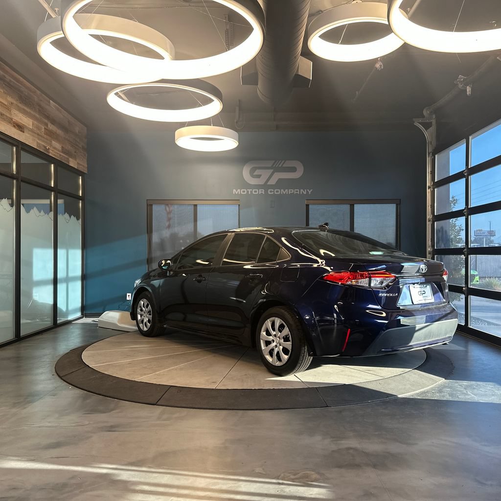 Used 2022 Toyota Corolla LE FWD image 5