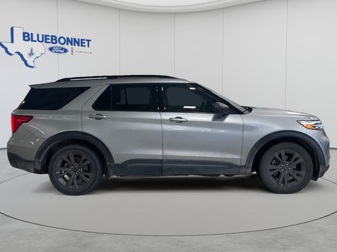 Used 2021 Ford Explorer XLT w/ Equipment Group 202A RWD image 4