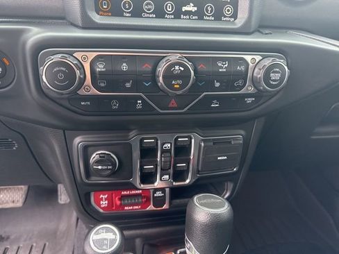 Used 2023 Jeep Gladiator Mojave w/ Cold Weather Group image 30