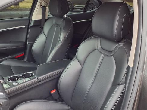 Used 2023 Genesis G70 2.0T image 12