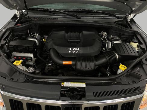 Used 2013 Jeep Grand Cherokee Laredo image 12