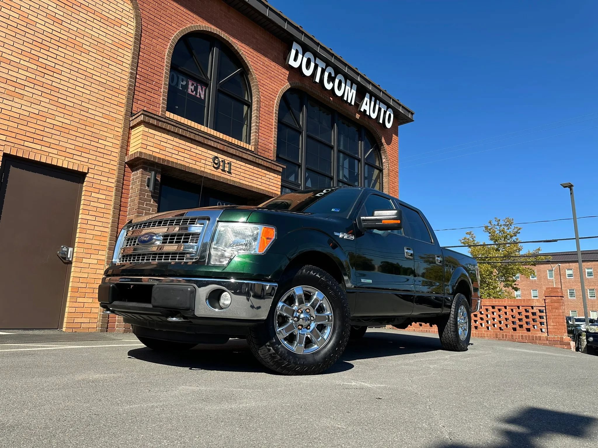 Used 2013 Ford F150 XLT w/ Luxury Equipment Group AWD/4WD image 3