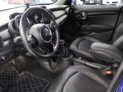 Used 2019 MINI Cooper 4-Door Hardtop image 12