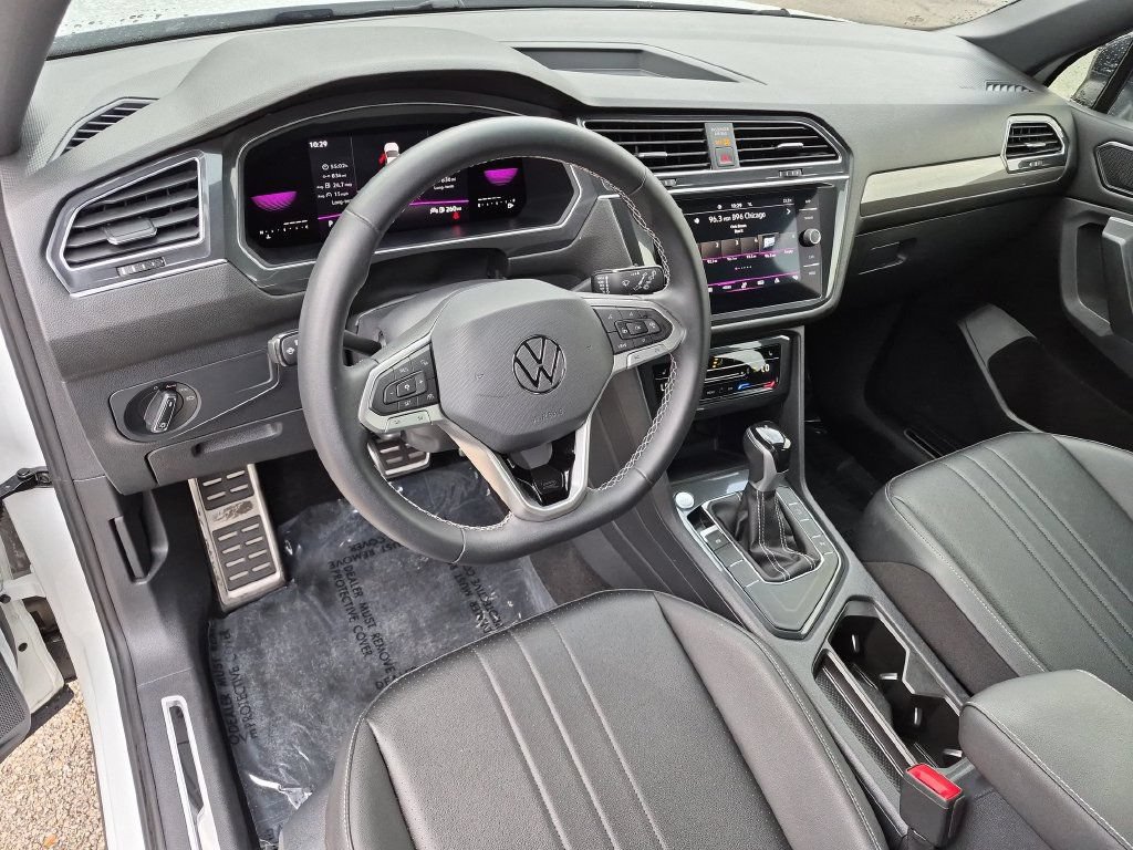 Used 2023 Volkswagen Tiguan SE R-Line FWD image 17