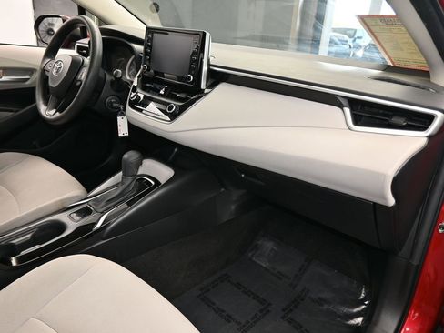 Used 2020 Toyota Corolla LE image 40