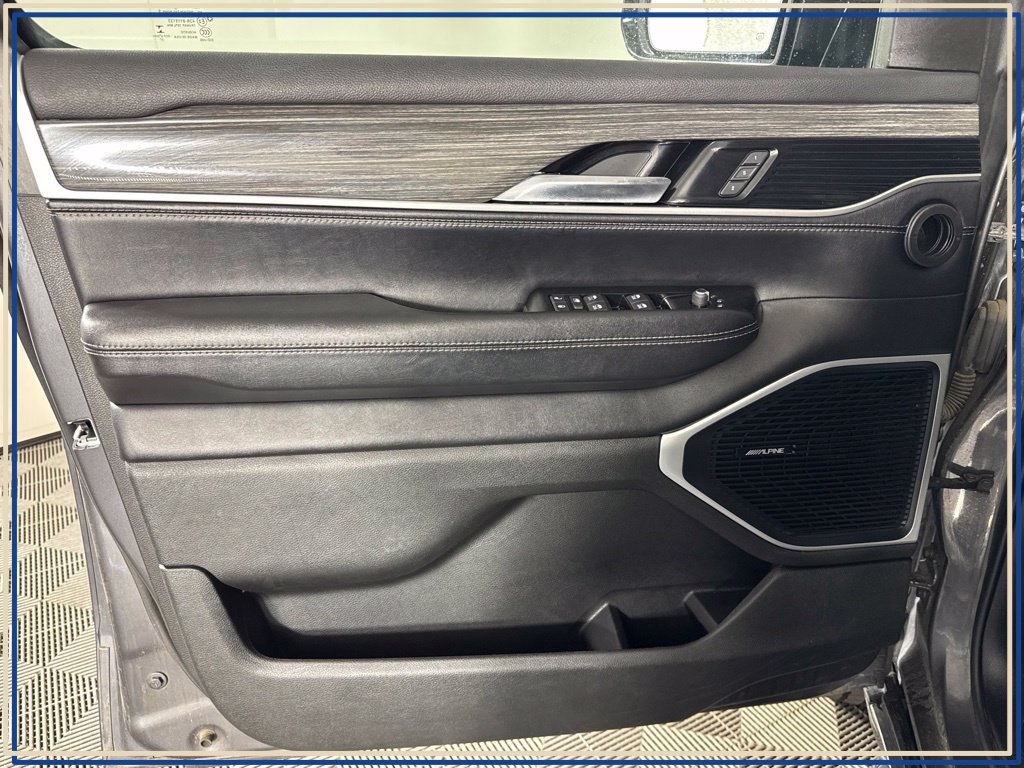 Used 2022 Jeep Wagoneer Series III AWD/4WD image 31