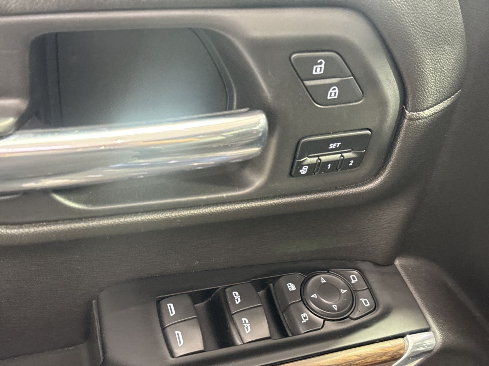 Used 2020 Chevrolet Silverado 1500 High Country w/ Technology Package AWD/4WD image 16