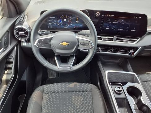 Used 2026 Chevrolet Equinox LT FWD image 6