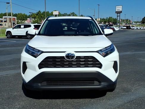 Used 2025 Toyota RAV4 XLE w/ Convenience Package FWD image 2