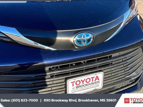 Used 2023 Toyota Sienna LE image 22