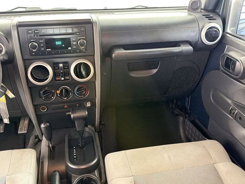 Used 2008 Jeep Wrangler Unlimited Sahara AWD/4WD image 25