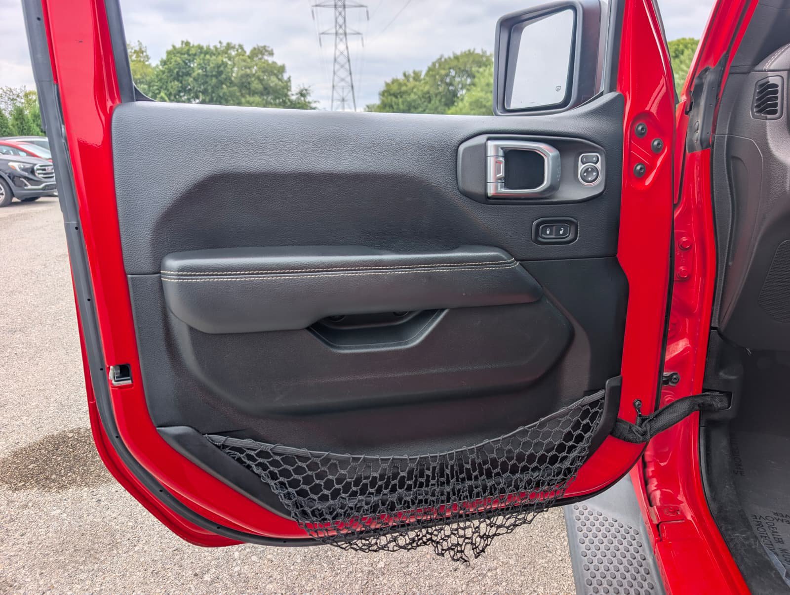 Used 2020 Jeep Wrangler Unlimited Sahara AWD/4WD image 12