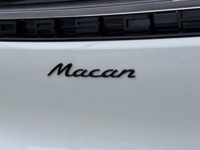 Certified 2024 Porsche Macan AWD/4WD image 27