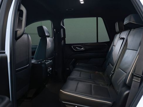 Used 2024 GMC Yukon SLT AWD/4WD image 12