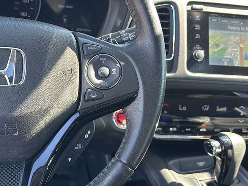 Used 2019 Honda HR-V Touring image 18