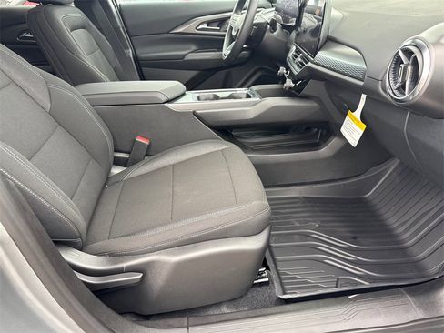 New 2026 Chevrolet Equinox EV LT image 14