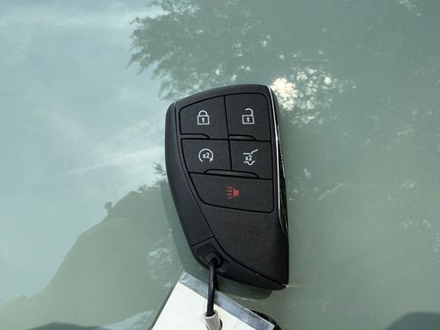 New 2026 Chevrolet Equinox LT w/ Convenience Package II AWD/4WD image 32