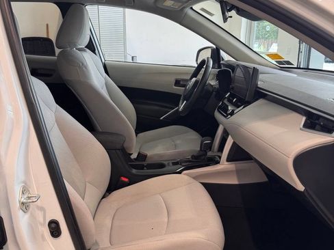 Used 2024 Toyota Corolla Cross LE FWD image 12