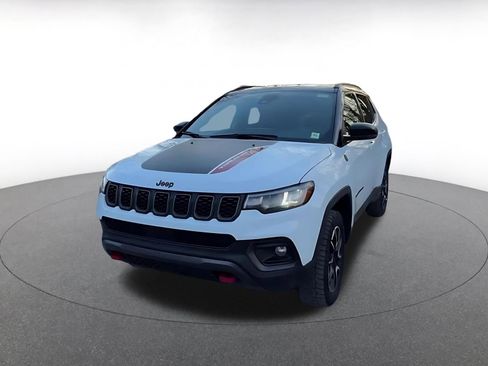 Used 2025 Jeep Compass Trailhawk image 7