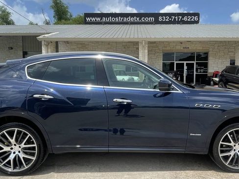 Used 2019 Maserati Levante GranLusso image 8
