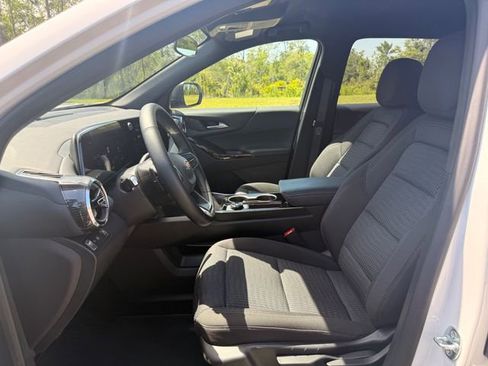 Used 2026 Chevrolet Equinox LT FWD image 6