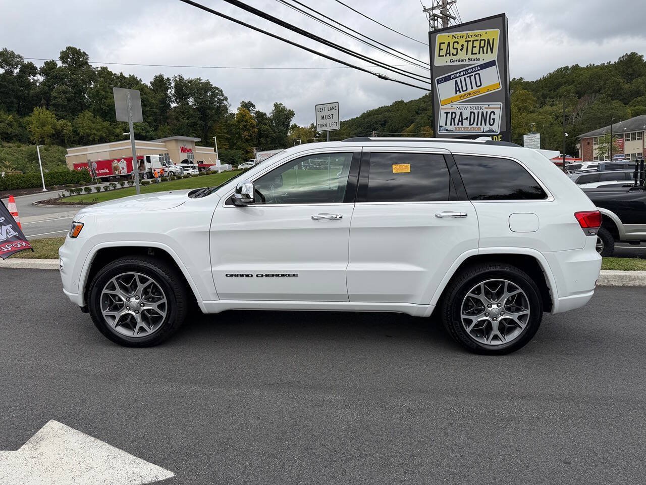 Used 2020 Jeep Grand Cherokee Overland AWD/4WD image 2