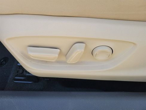 Used 2020 Toyota Camry LE image 17