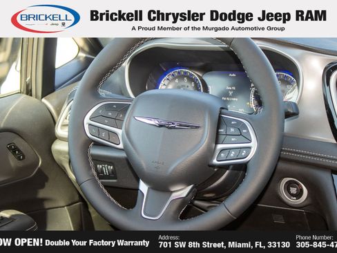 New 2025 Chrysler Pacifica Select image 26