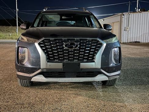 Used 2020 Hyundai Palisade SEL w/ Premium Package FWD image 2