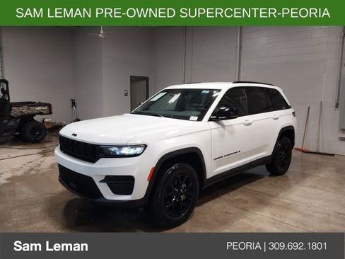 Used 2024 Jeep Grand Cherokee Altitude image 7