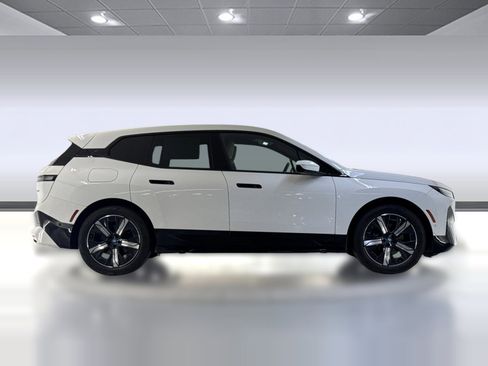 Used 2024 BMW iX xDrive50 w/ Premium Package AWD/4WD image 8