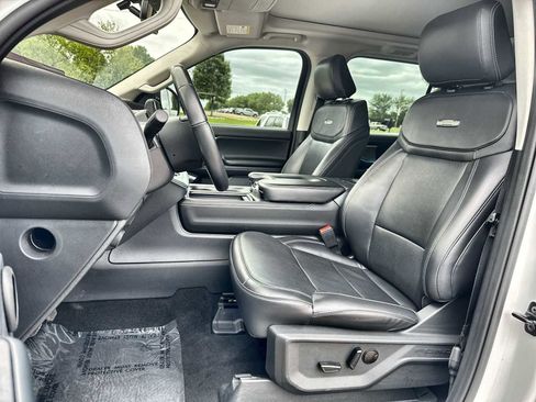 Used 2025 Ford Expedition Max Platinum AWD/4WD image 3