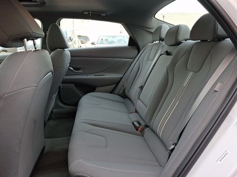 Certified 2025 Hyundai Elantra SEL w/ Cargo Package FWD image 10