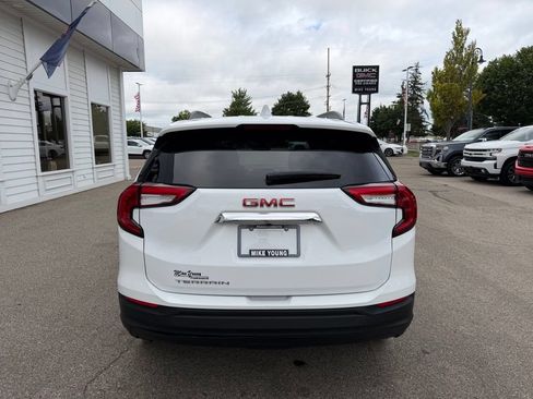 Used 2024 GMC Terrain SLE w/ Driver Convenience Package FWD image 6