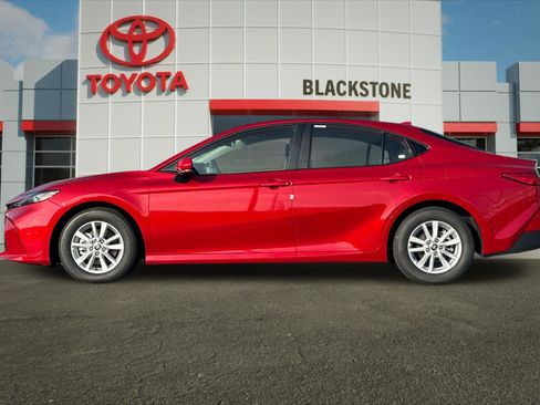 Used 2026 Toyota Camry LE image 6