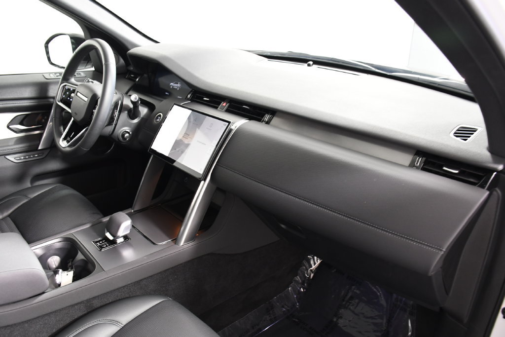 Certified 2025 Land Rover Discovery Sport Dynamic SE AWD/4WD image 19