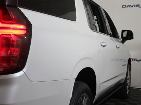 Used 2024 Chevrolet Suburban Premier w/ Advanced Technology Package image 5