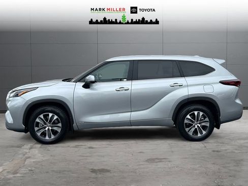 Certified 2024 Toyota Highlander XLE AWD/4WD image 2
