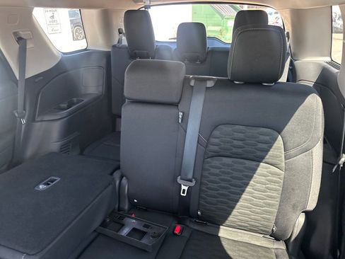 Used 2025 Nissan Pathfinder S image 19