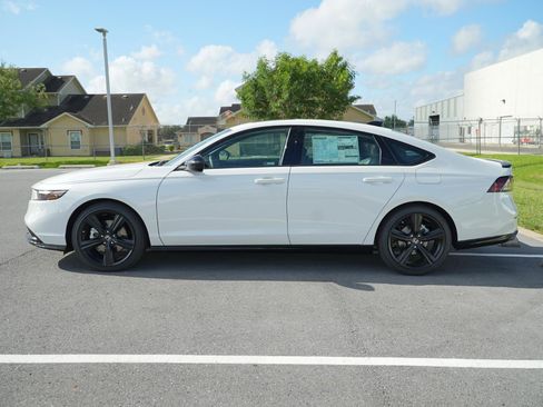 Used 2025 Honda Accord Sport image 9