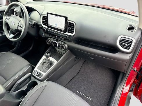 Used 2025 Hyundai Venue Limited image 34