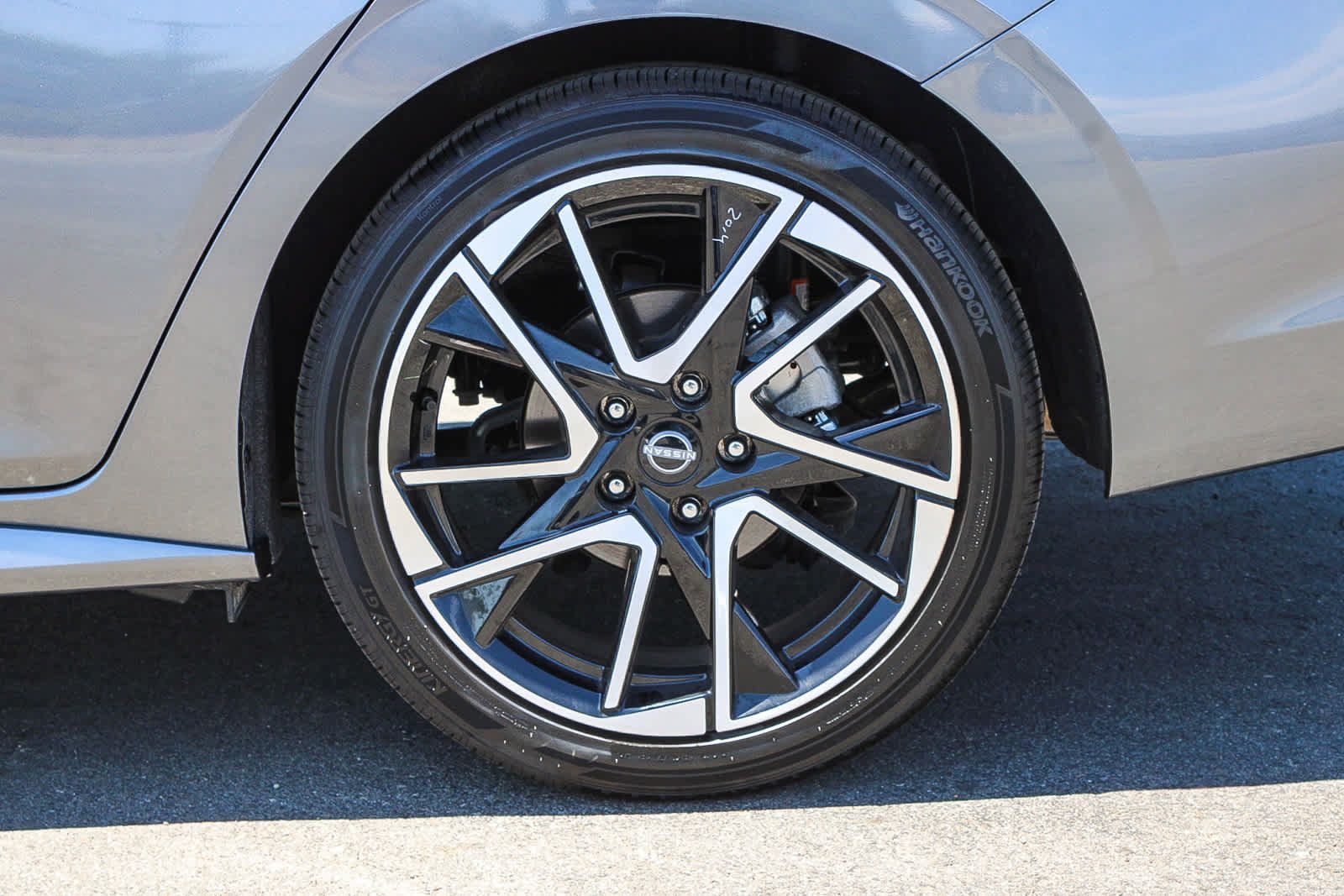 Used 2025 Nissan Sentra SR w/ SR Premium Package FWD image 8