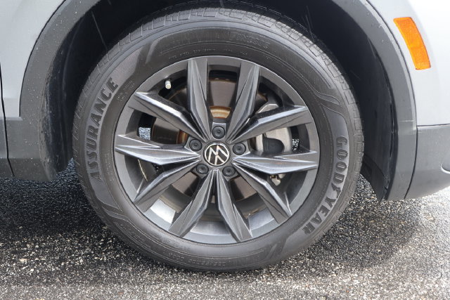 Certified 2023 Volkswagen Tiguan SE w/ Panoramic Sunroof Package FWD image 10