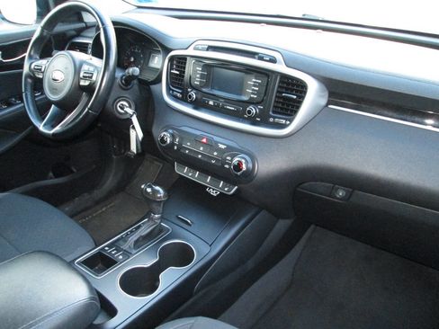 Used 2016 Kia Sorento LX w/ LX Convenience Package image 23