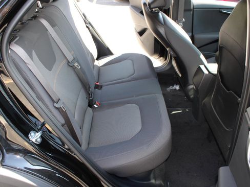 New 2025 Kia Niro LX image 18