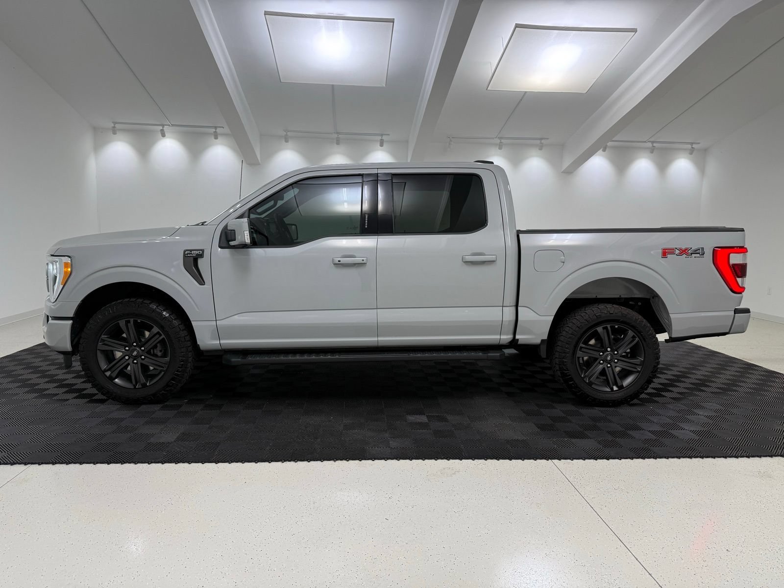 Used 2023 Ford F150 Lariat w/ Max Trailer Tow Package AWD/4WD image 4
