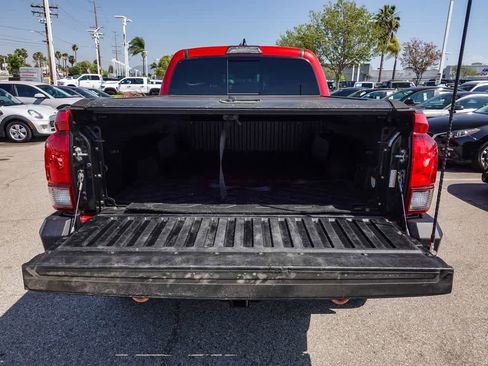 Used 2019 Toyota Tacoma TRD Off-Road w/ Technology Package AWD/4WD image 26